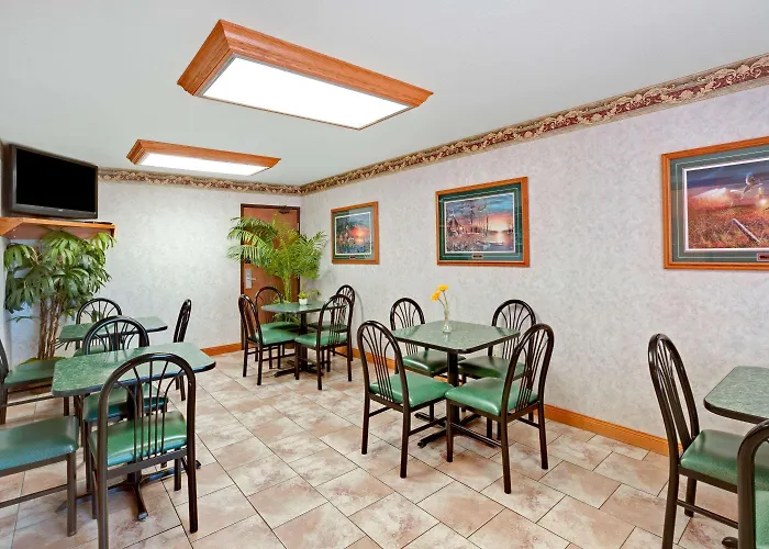 Super 8 By Wyndham Aberdeen East