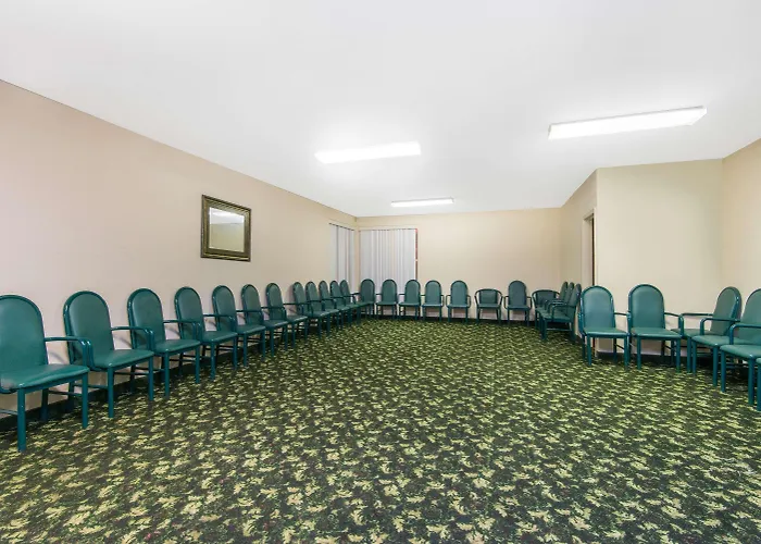 Days Inn & Suites By Wyndham Wichita East
