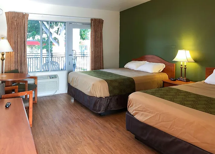 Econo Lodge Inn & Suites Oakland Airport
