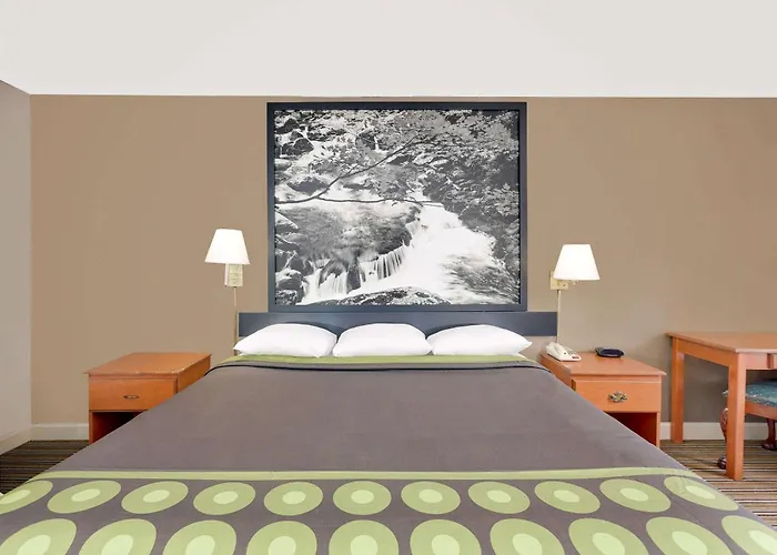 Super 8 By Wyndham Athens
