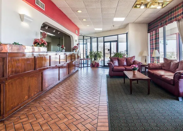 Econo Lodge Inn & Suites Conference Center Dublin
