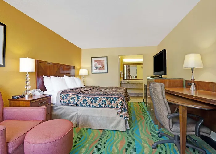 Days Inn By Wyndham Norfolk Military Circle