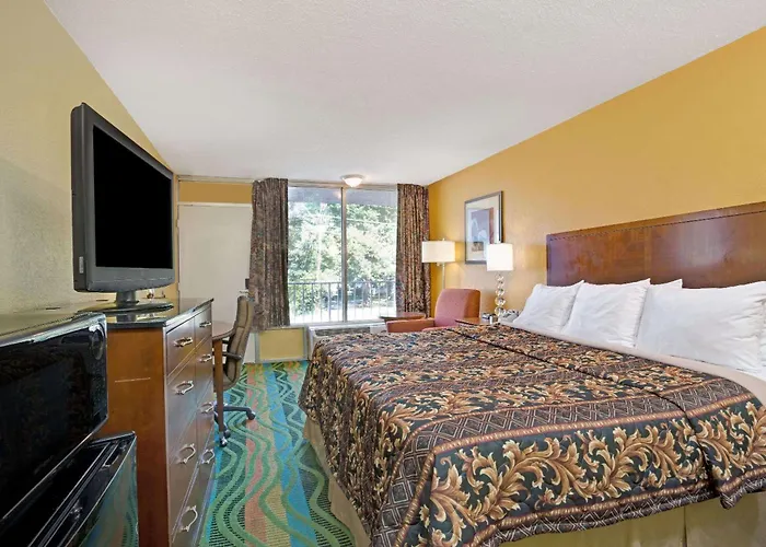 Days Inn By Wyndham Norfolk Military Circle