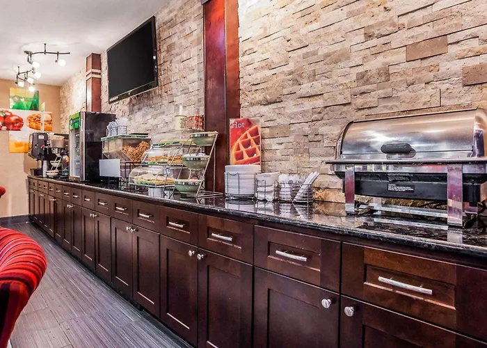 Quality Inn & Suites Des Moines Airport