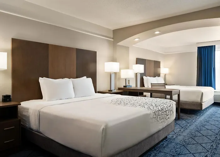 La Quinta Inn And Suites By Wyndham At Watiki Waterpark