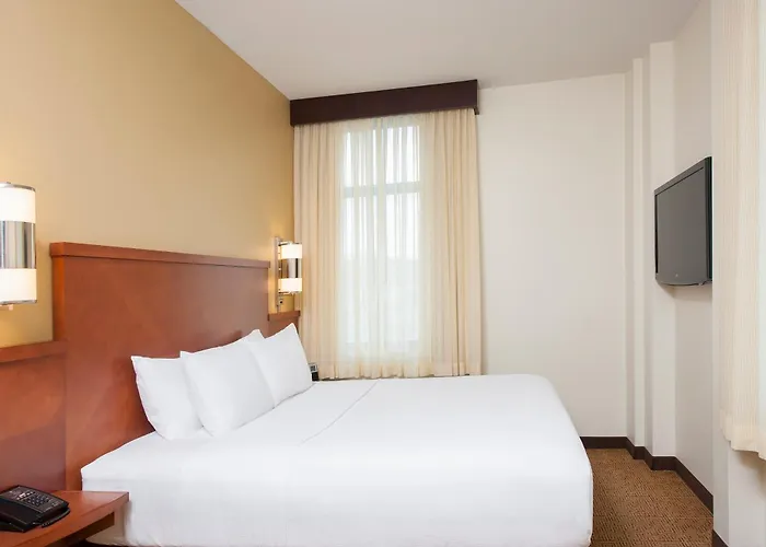 Hyatt Place Des Moines Downtown