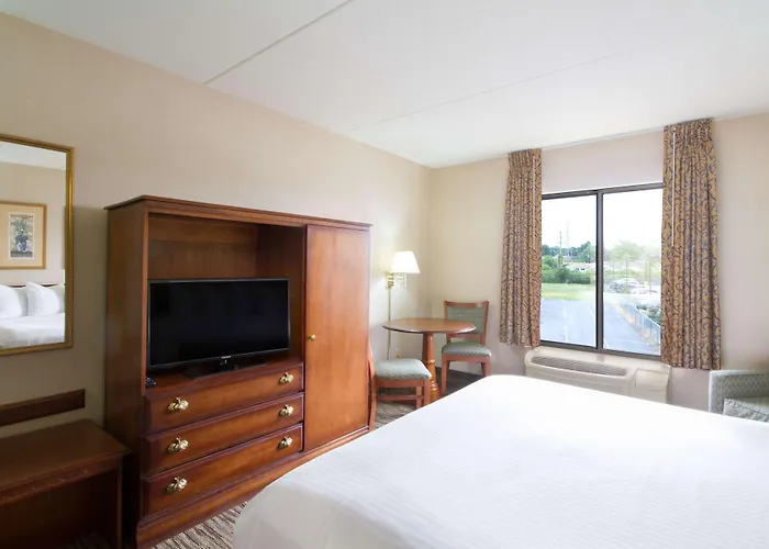 Comfort Inn & Suites Buffalo Airport