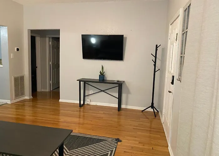 Cozy House With Large Free Parking On Premises