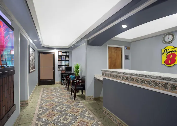 Super 8 By Wyndham Chico