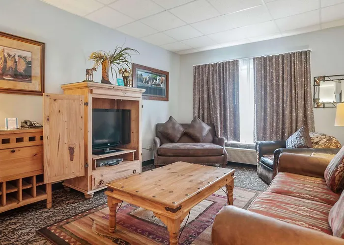 Elevation Inn & Suites, Trademark Collection By Wyndham Downtown Rapid City- Walking Distance To The Monument