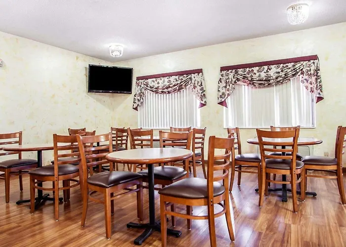 Quality Inn & Suites Champaign North - Urbana