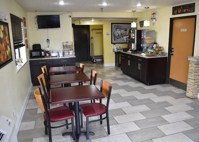 Super 8 By Wyndham Newport News/Jefferson Ave.