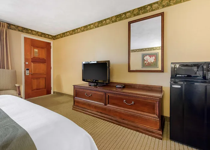 Quality Inn Breeze Manor