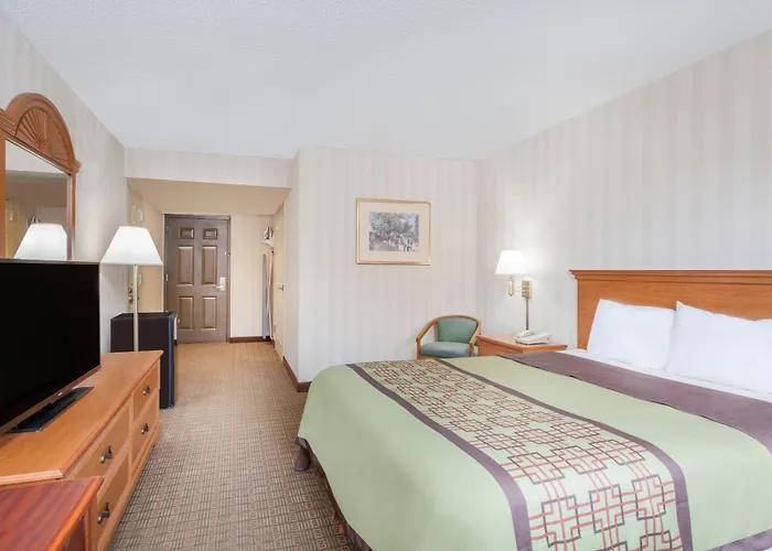 Days Inn By Wyndham Albany Suny