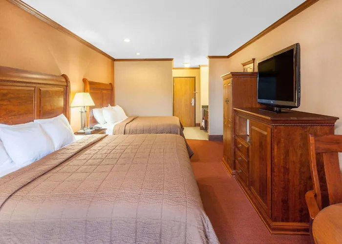 Ramada By Wyndham Mackinaw City Waterfront