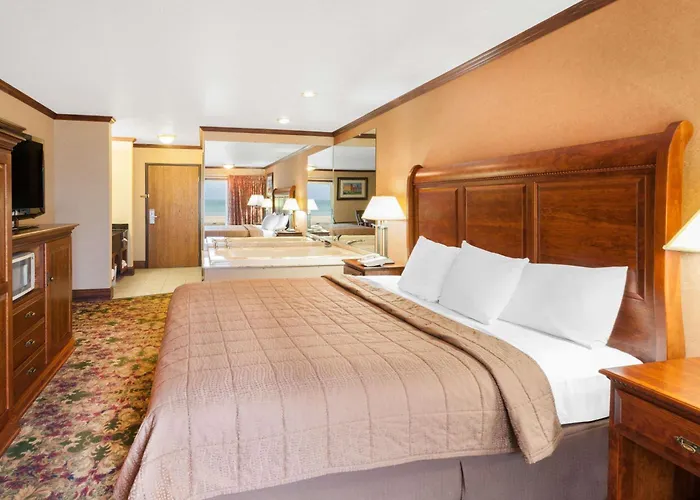 Ramada By Wyndham Mackinaw City Waterfront