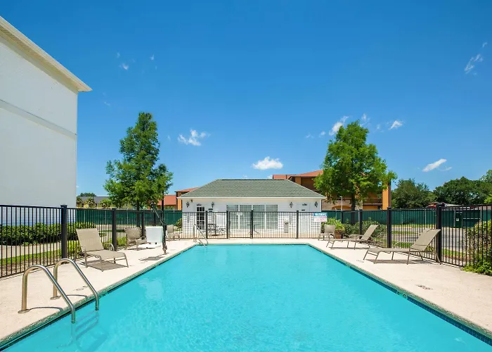 Baymont By Wyndham Lafayette Airport