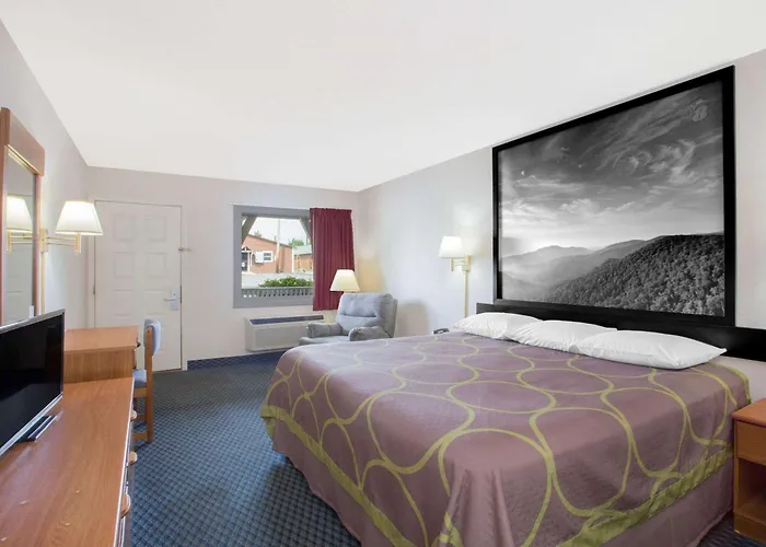 Super 8 By Wyndham Christiansburg