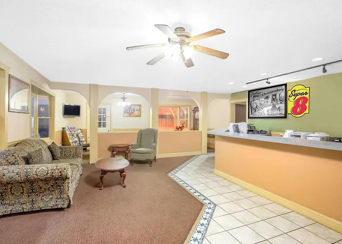 Super 8 By Wyndham Christiansburg