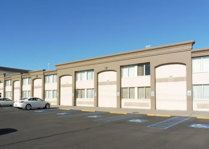 Red Roof Inn Plus Woodbridge - Carteret
