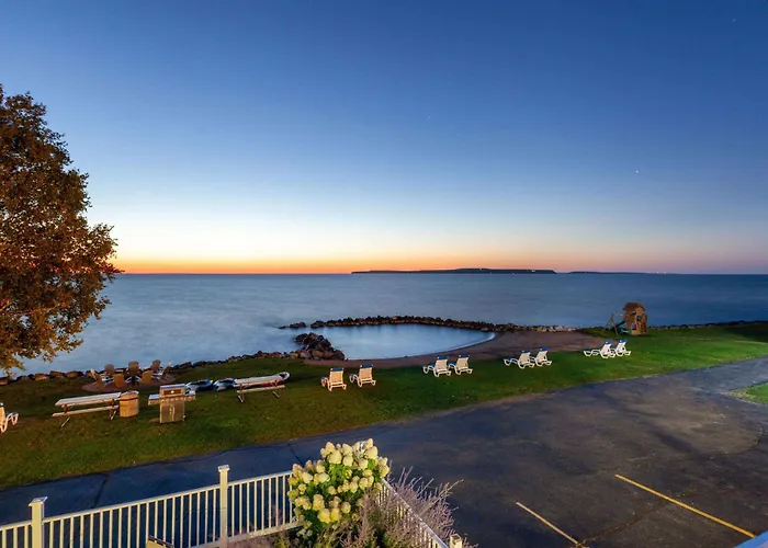 Baymont By Wyndham St. Ignace Lakefront
