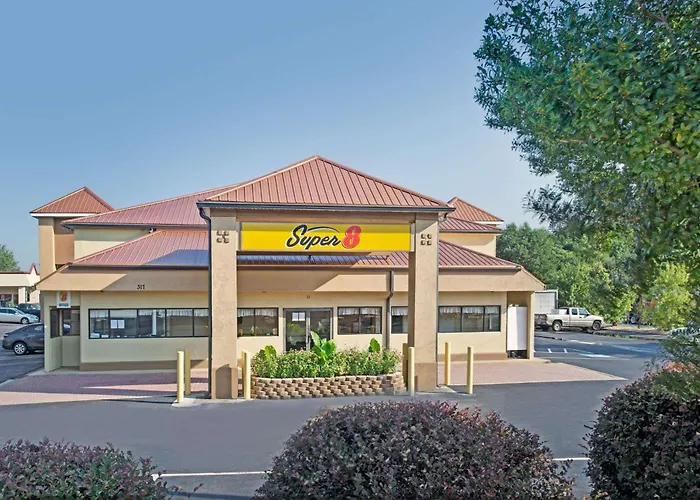 Super 8 By Wyndham Suwanee