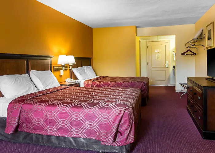 Econo Lodge At Six Flags