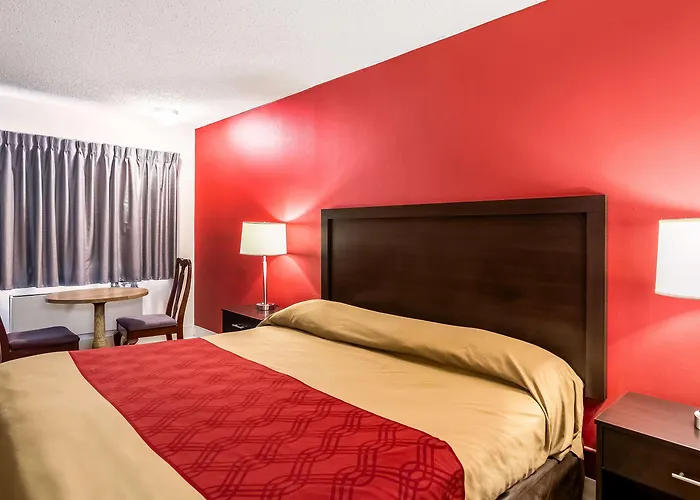 Econo Lodge East