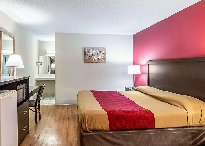 Econo Lodge East