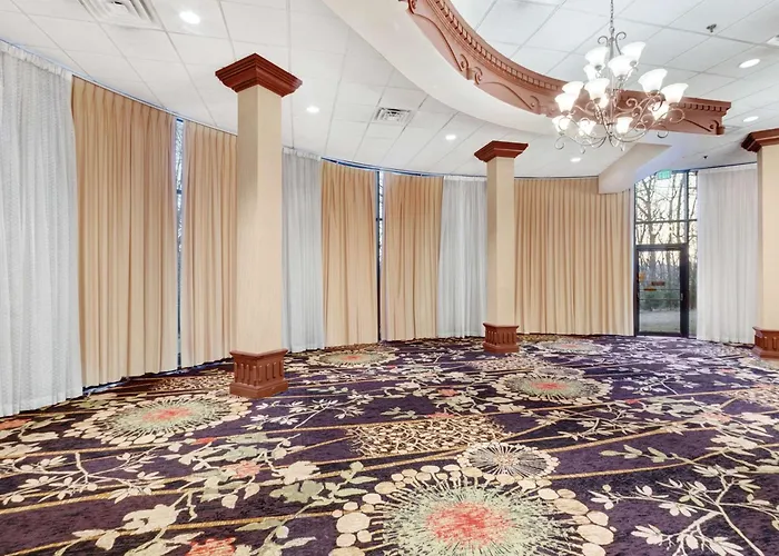 Doubletree By Hilton Charlottesville