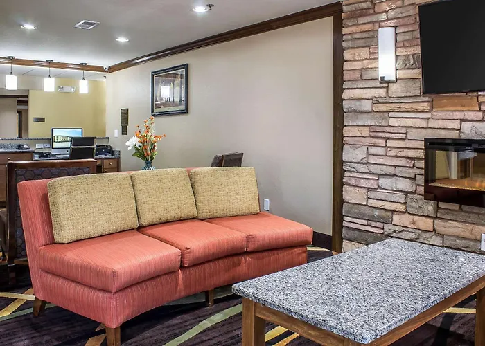 Comfort Inn & Suites Cedar Rapids North - Collins Road