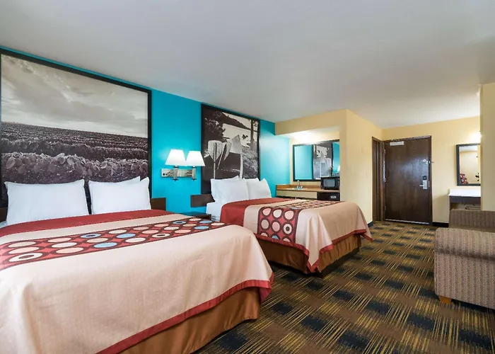 Super 8 By Wyndham Rochester Mayo Clinic Area