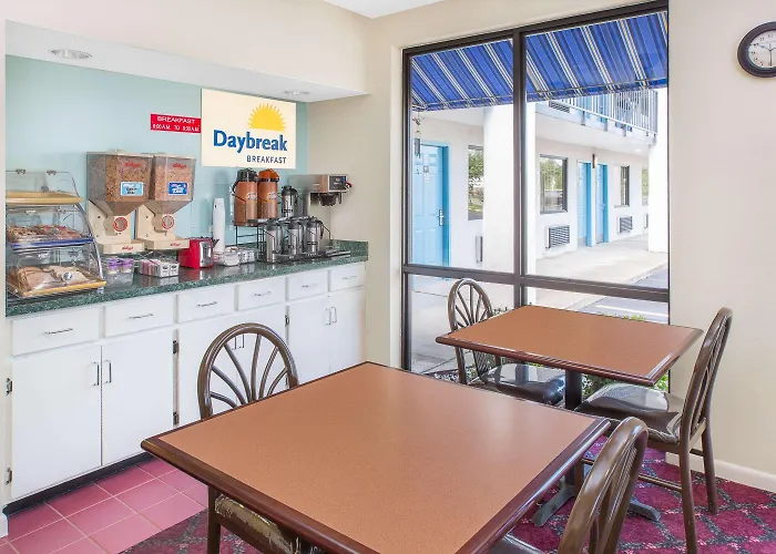 Days Inn By Wyndham N Little Rock East