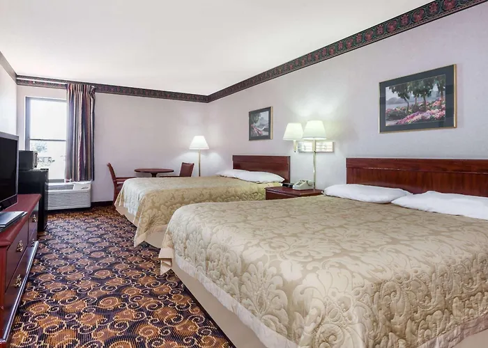 Super 8 By Wyndham Evansville North
