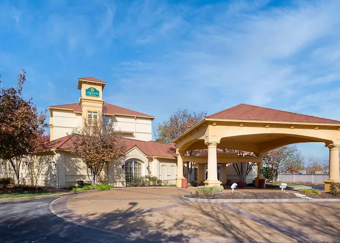 La Quinta By Wyndham St. Louis Westport