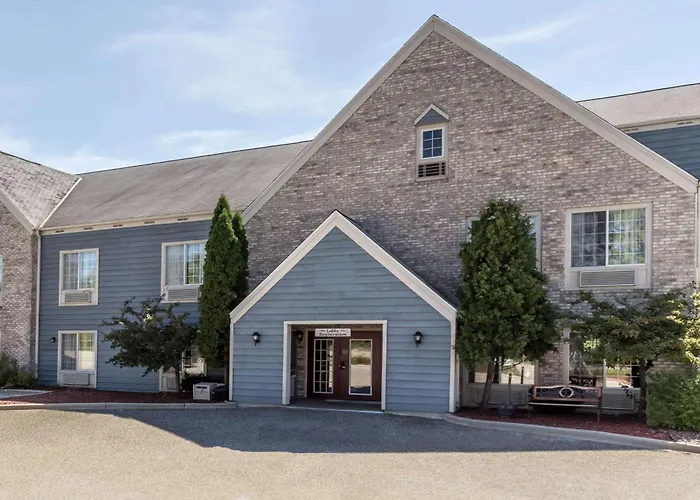 Baymont By Wyndham Mequon Milwaukee Area