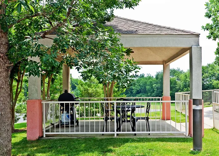 Sonesta Simply Suites Nashville Brentwood