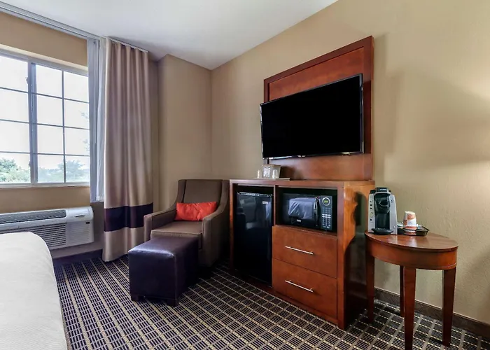 Comfort Suites Delavan - Lake Geneva Area