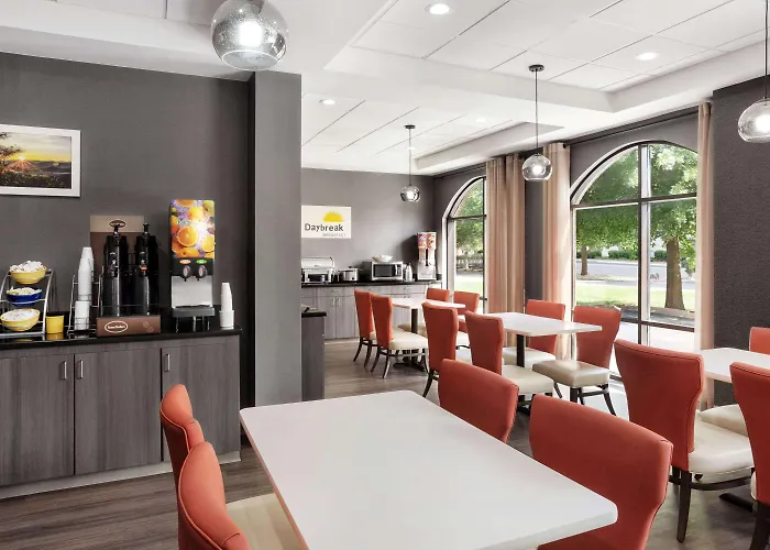 Days Inn & Suites By Wyndham Murfreesboro I-24 East