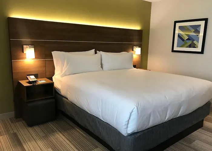 Holiday Inn Express Hotel&Suites Pasadena-Colorado Boulevard, an IHG Hotel