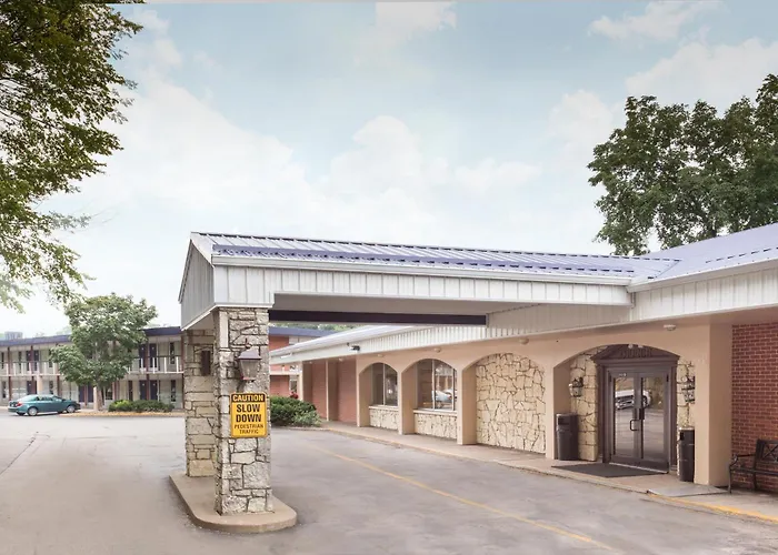 Days Inn By Wyndham Dubuque