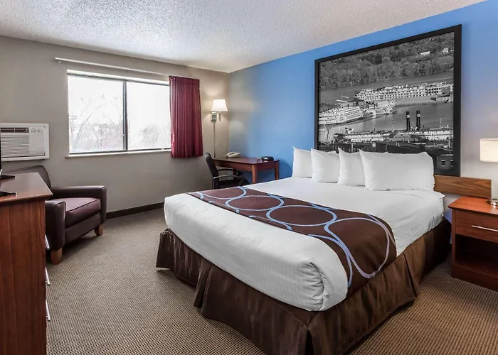 Super 8 By Wyndham Dubuque