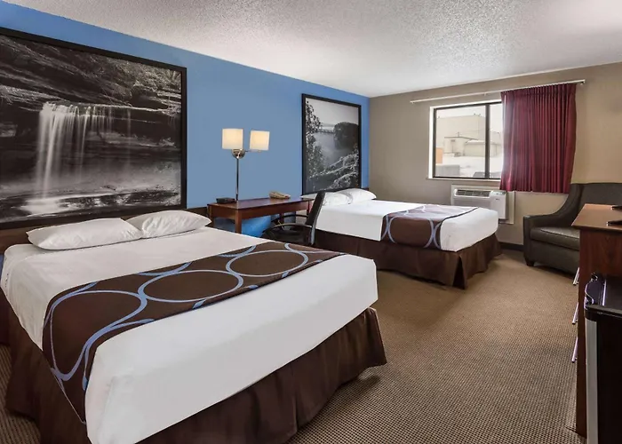 Super 8 By Wyndham Dubuque