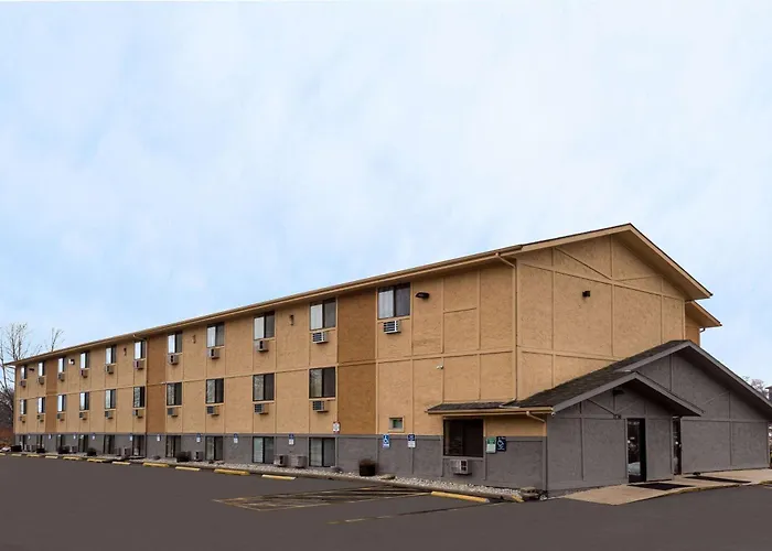 Super 8 By Wyndham Dubuque