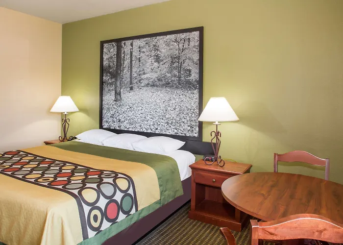 Super 8 By Wyndham Troy