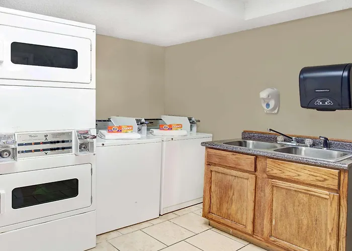 Super 8 By Wyndham West Memphis