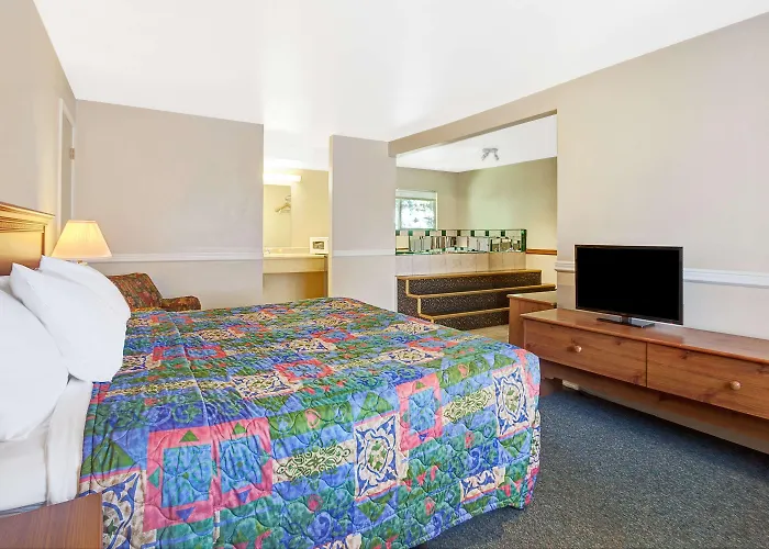Days Inn By Wyndham Everett
