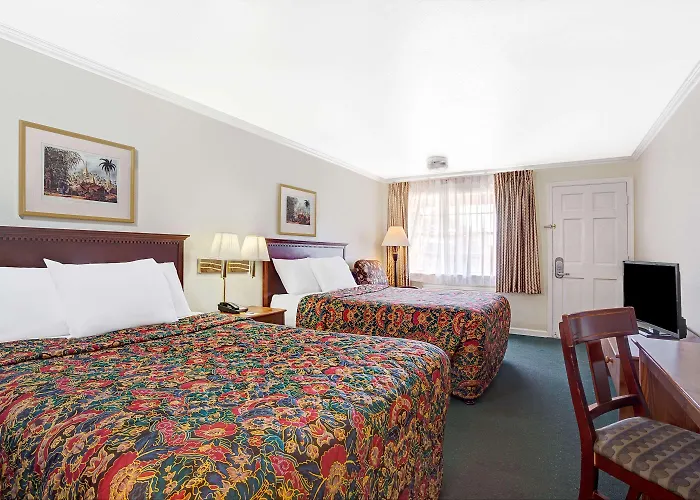 Days Inn By Wyndham Everett