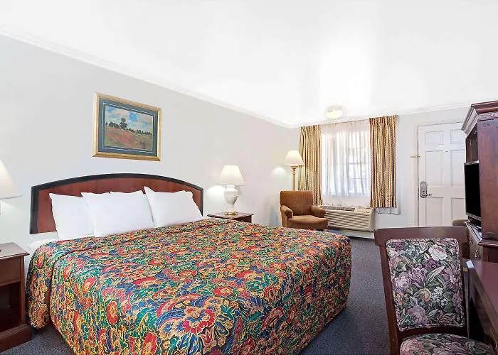 Days Inn By Wyndham Everett