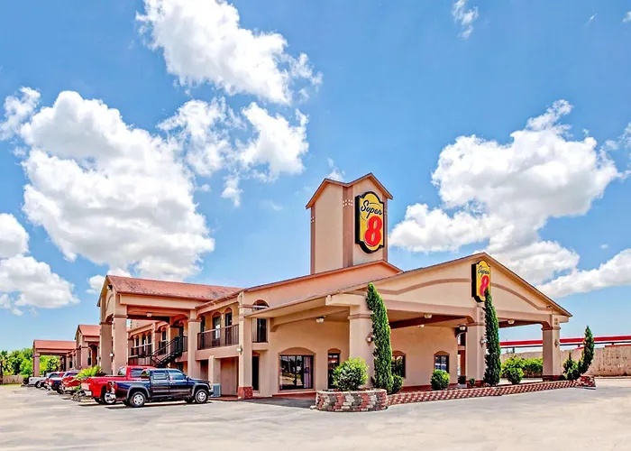 Super 8 By Wyndham Mont Belvieu - Baytown East